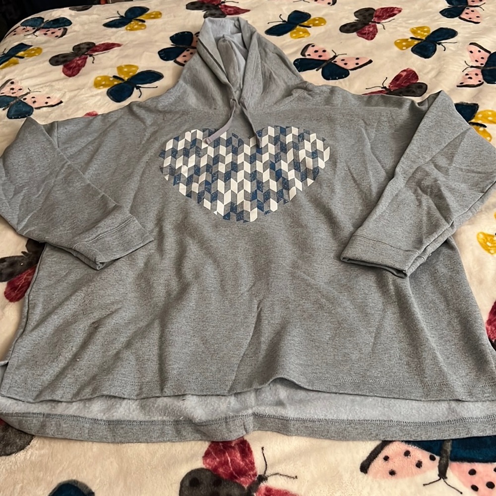 Cute sweatshirt. Worn one time